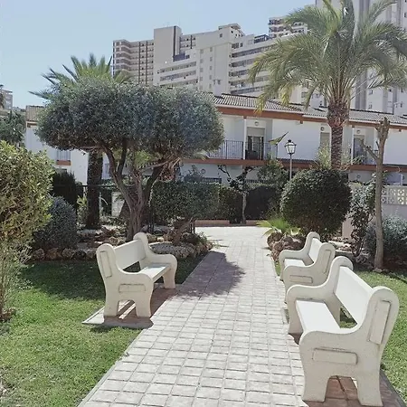 2 Bedroom Townhouse In Beautiful Gated Complex *