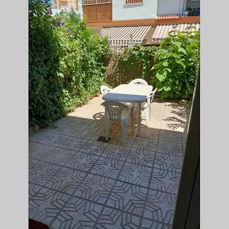 2 Bedroom Townhouse In Beautiful Gated Complex *